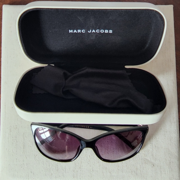 Marc Jacobs Sunglasses - Picture 1 of 2